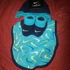 Nike bib hat and booties